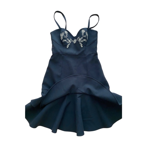 Cinq à Sept Navy Embroidered Cocktail Dress – Size 4 - Picture 2 of 9